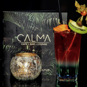 Getränk und Speisekarte von Außen